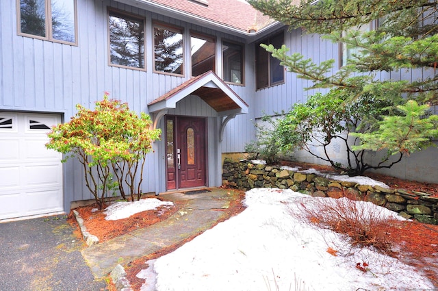 property entrance with a shingled roof