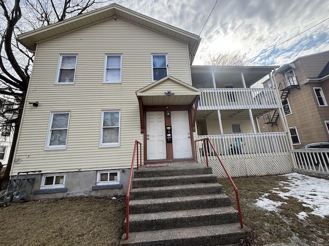 view of front facade featuring covered porch and a balcony