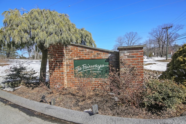 view of community / neighborhood sign