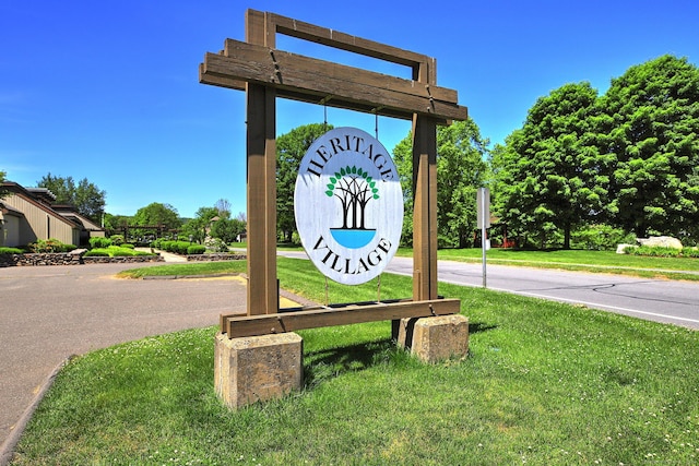 community sign with a lawn