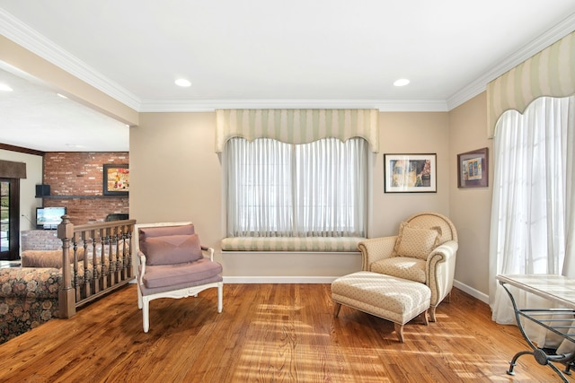 living area with baseboards, ornamental molding, wood finished floors, and recessed lighting