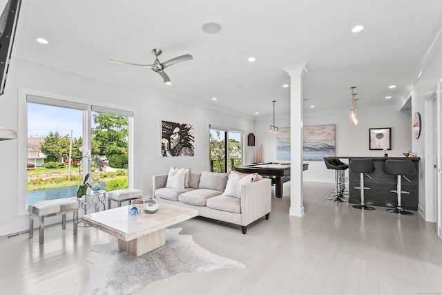living room featuring visible vents, recessed lighting, light wood-style floors, and crown molding