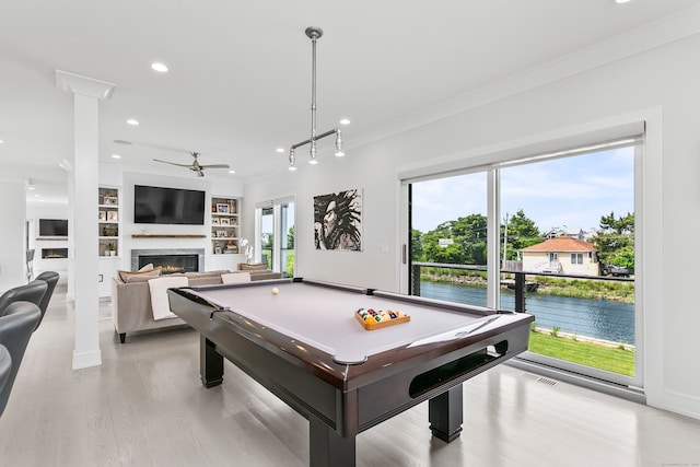 playroom featuring pool table, built in shelves, ceiling fan, light wood finished floors, and recessed lighting