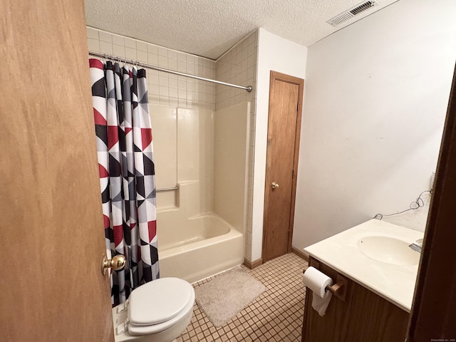 full bathroom featuring a textured ceiling, toilet, vanity, visible vents, and shower / tub combo with curtain