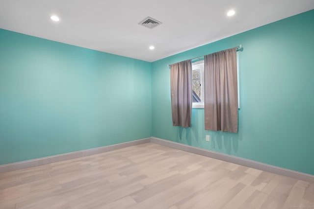 spare room with recessed lighting, baseboards, visible vents, and light wood finished floors