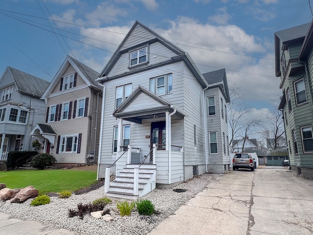 view of front of home with driveway