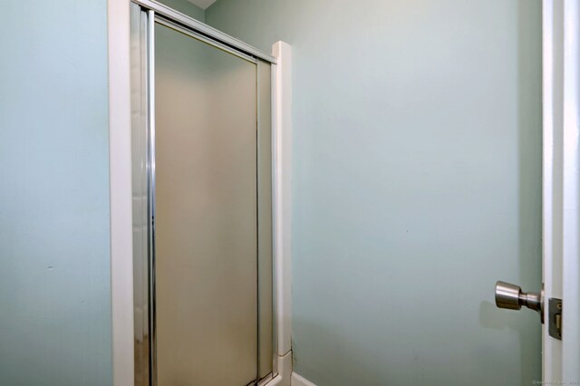 75 Redwood Dr Unit 510, East Haven, CT 06513 - full bath featuring a shower with shower door