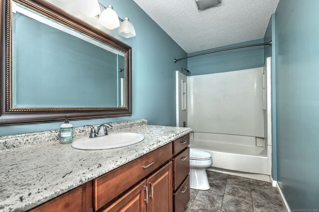 75 Redwood Dr Unit 510, East Haven, CT 06513 - full bath featuring a textured ceiling, toilet, vanity,  shower combination, and tile patterned floors