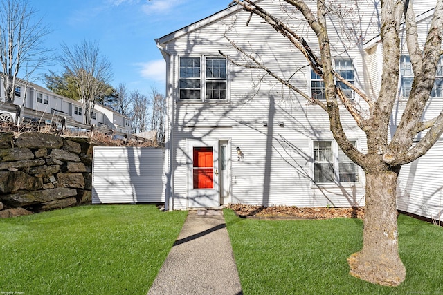 view of front of house featuring a front yard