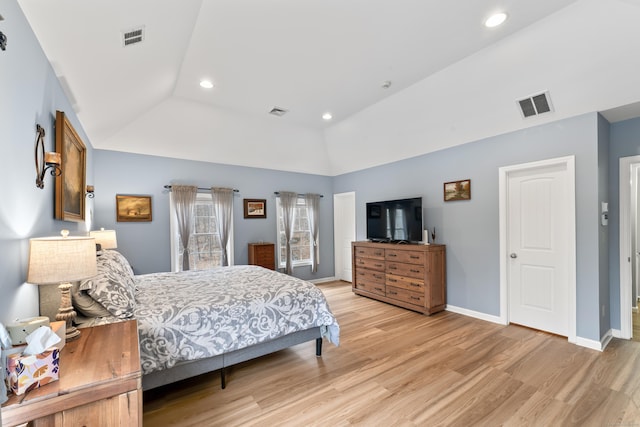 bedroom featuring light wood-style floors, lofted ceiling, recessed lighting, and visible vents
