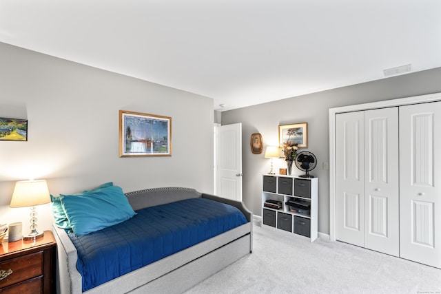 bedroom with baseboards, carpet, a closet, and visible vents