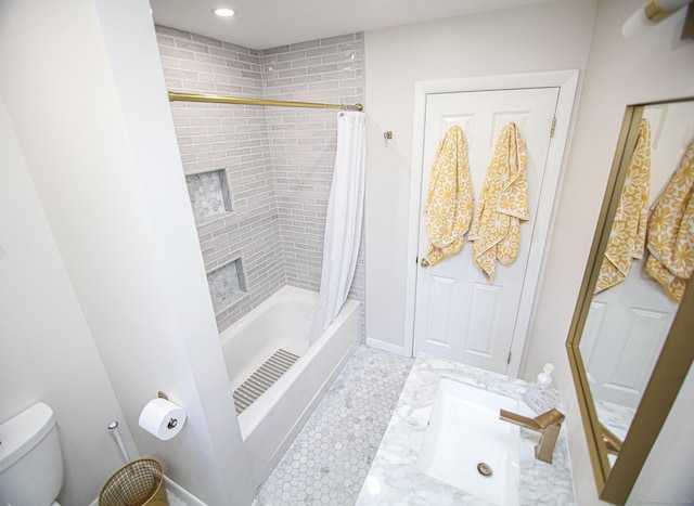 bathroom with toilet, recessed lighting, a fireplace, baseboards, and shower / bathtub combination with curtain