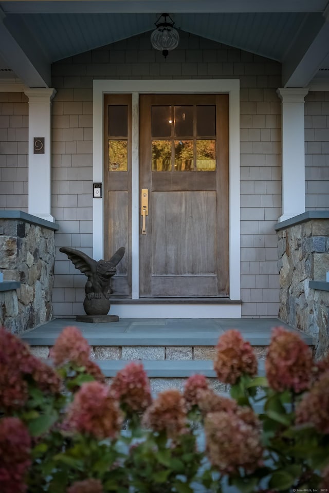 property entrance featuring a porch