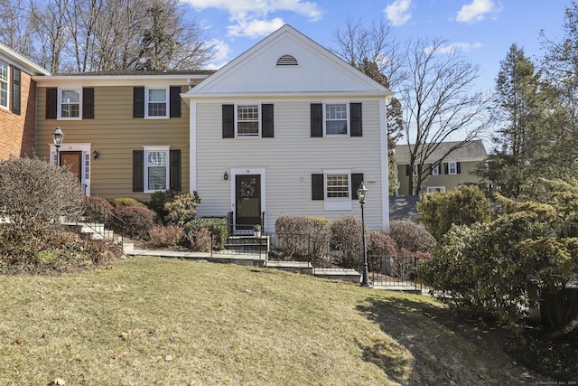 view of front of property featuring a front yard and fence