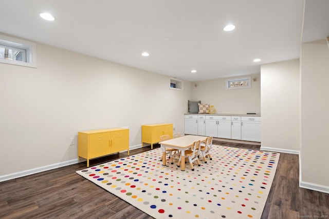 rec room with dark wood-style floors, recessed lighting, and baseboards