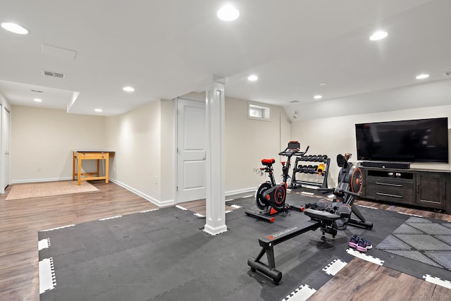 workout room with baseboards, visible vents, wood finished floors, and recessed lighting