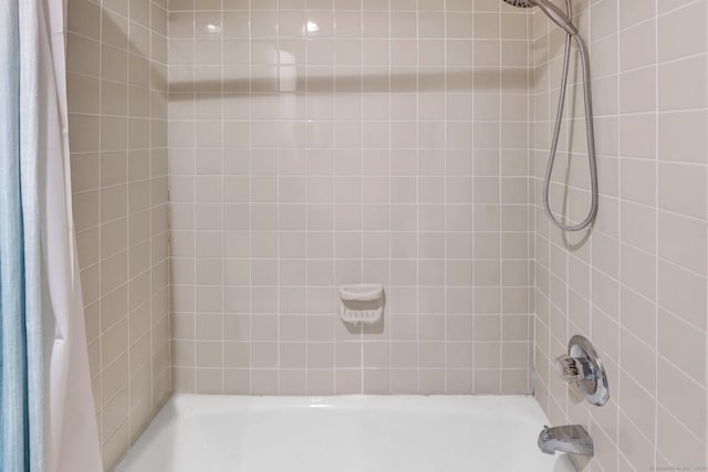 bathroom featuring shower / tub combo