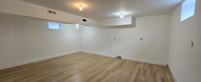 laundry room featuring light wood-style flooring, visible vents, and baseboards