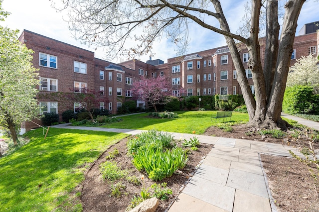 70 Strawberry Hill Ave Apt 3-3B, Stamford, CT 06902 - surrounding community with a yard
