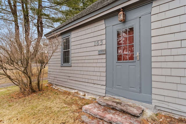 property entrance with roof with shingles