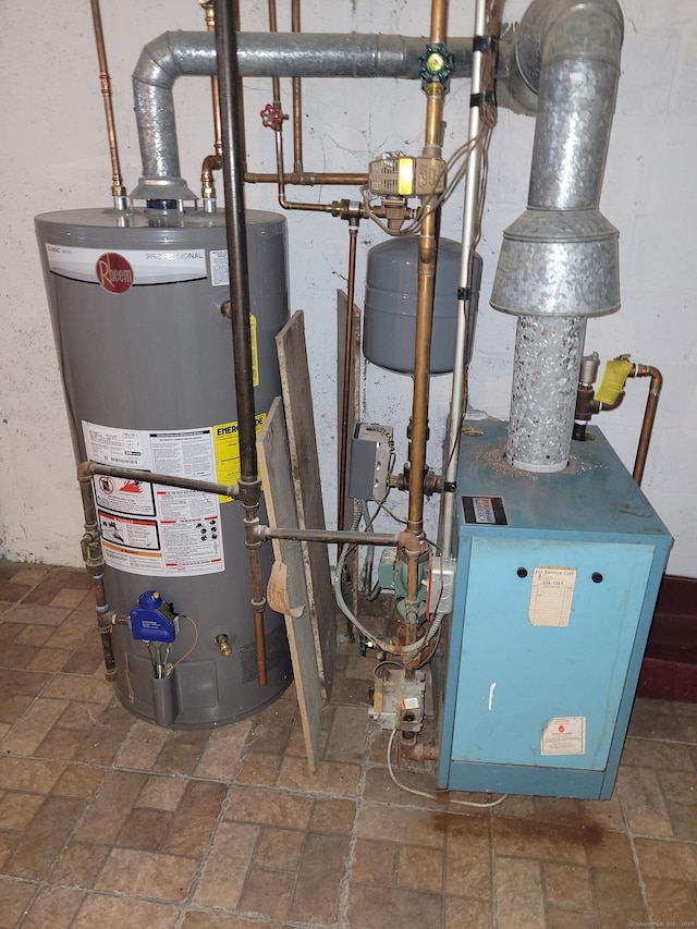 utilities featuring gas water heater and a heating unit