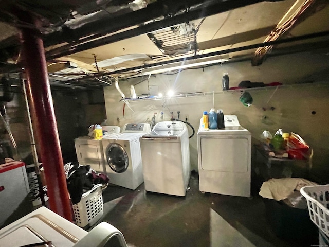 washroom featuring laundry area and independent washer and dryer