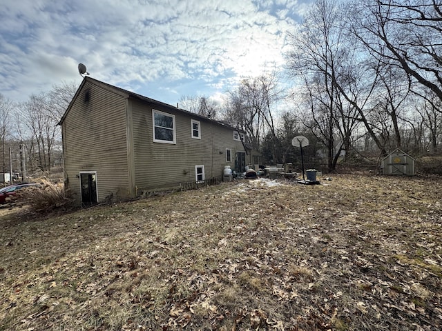 view of side of home with an outdoor structure and a storage unit