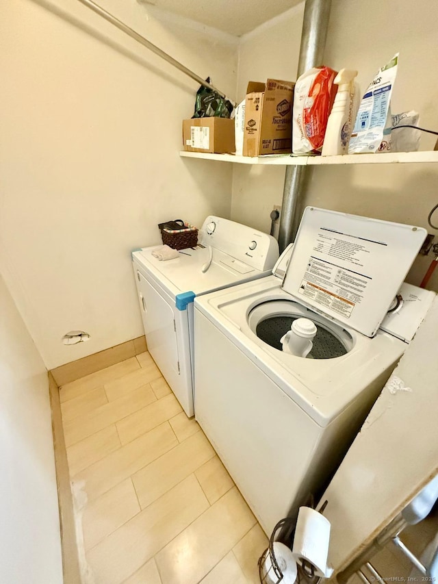 washroom with laundry area and washer and clothes dryer