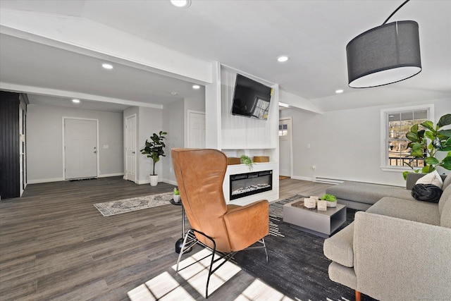 living room featuring lofted ceiling, recessed lighting, wood finished floors, baseboards, and a glass covered fireplace