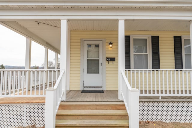 property entrance with covered porch