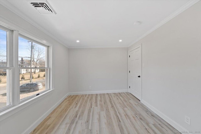 unfurnished room with light wood finished floors, baseboards, visible vents, ornamental molding, and recessed lighting