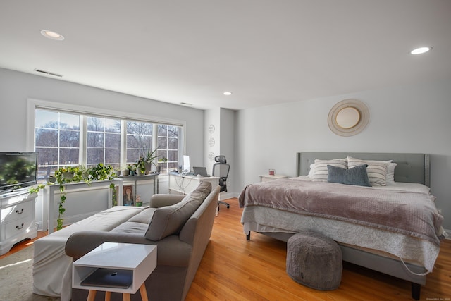 bedroom with light wood-style flooring, visible vents, and recessed lighting