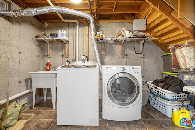 washroom with laundry area and washer and clothes dryer