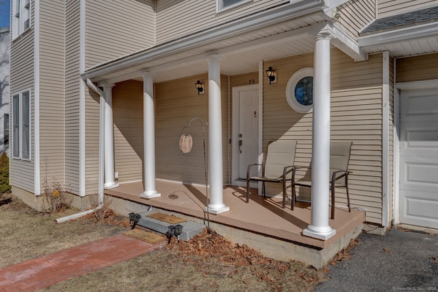 property entrance featuring a porch