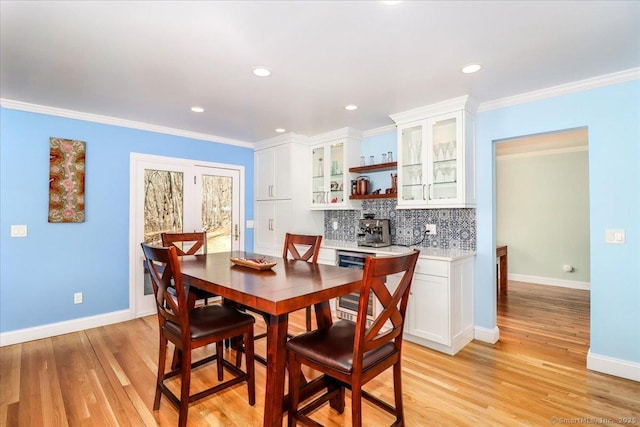 dining space with recessed lighting, baseboards, light wood finished floors, and ornamental molding