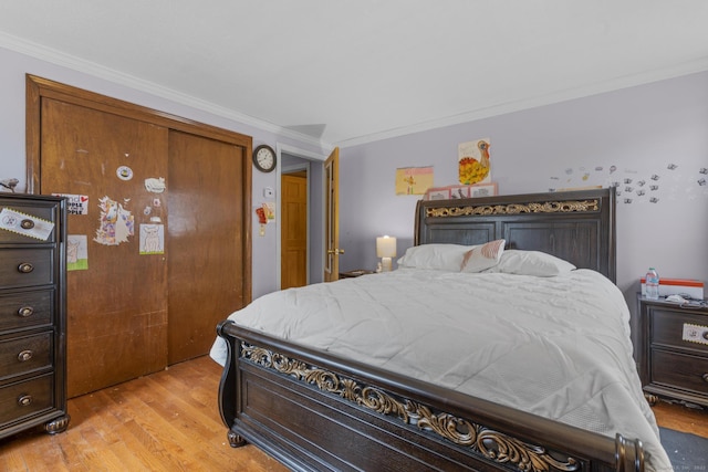 bedroom featuring light wood-style floors and crown molding