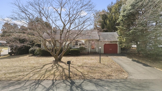 view of front facade with a garage and driveway