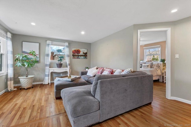 living room featuring recessed lighting, light wood-type flooring, and baseboards