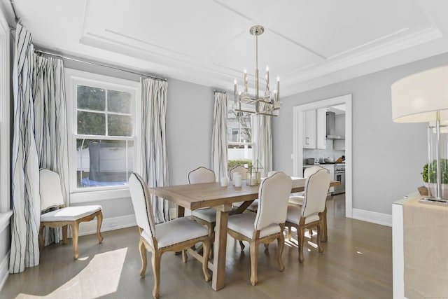 dining space featuring dark wood-type flooring, plenty of natural light, an inviting chandelier, and baseboards