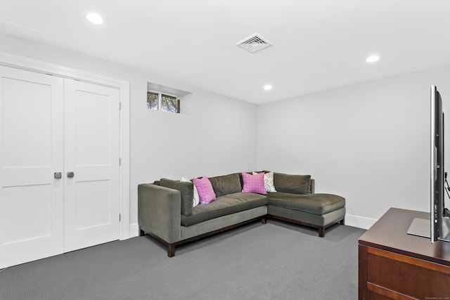 living area with carpet, visible vents, baseboards, and recessed lighting