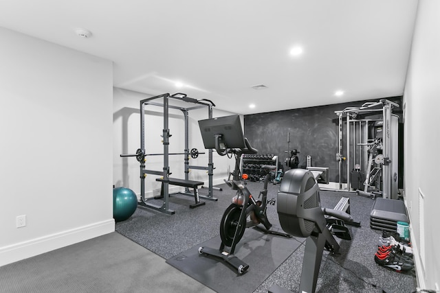 exercise room with recessed lighting, visible vents, and baseboards