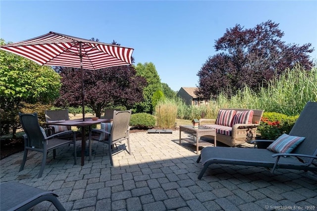 view of patio / terrace featuring outdoor dining area and outdoor lounge area