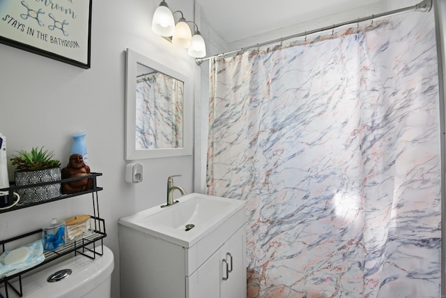 bathroom with a shower with shower curtain, vanity, and toilet