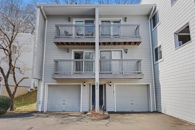 view of front facade with aphalt driveway and an attached garage