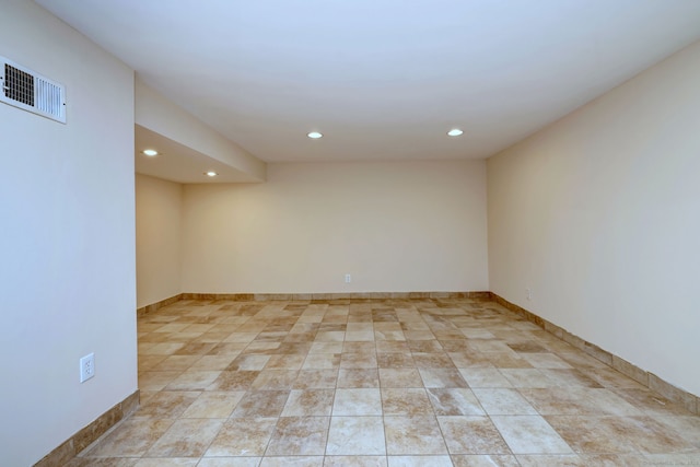 unfurnished room featuring recessed lighting, visible vents, and baseboards