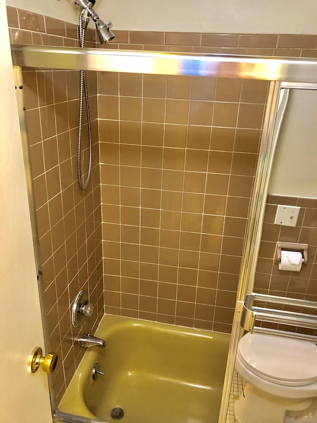 full bathroom with toilet and shower / bathtub combination