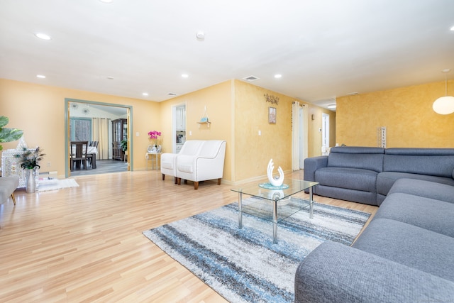 living area featuring visible vents, baseboards, wood finished floors, and recessed lighting