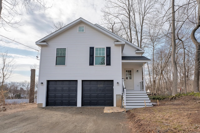 view of front facade featuring dirt driveway