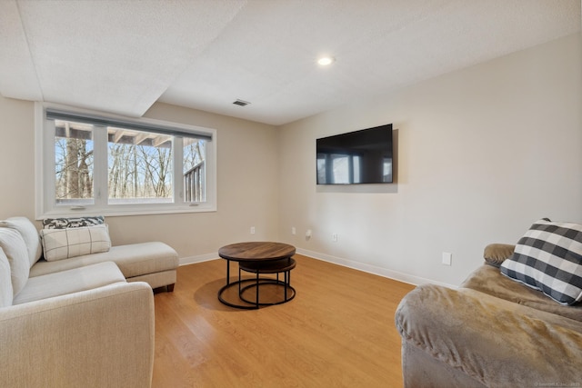 living room featuring visible vents, recessed lighting, baseboards, and wood finished floors