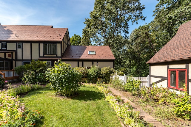 view of yard featuring fence